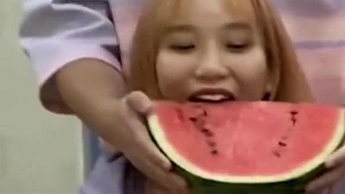 情侣恋情吃瓜,揭秘情侣恋情的甜蜜瞬间  第1张